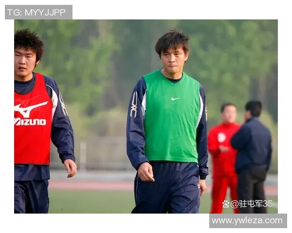 小孩意外收到足球明星亲笔签名礼物感动不已梦想成真